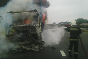 Под Полтавой горел грузовик с картошкой (ФОТО)