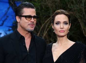 Анджелина Джоли извинилась перед фанатами за развод с Питтом