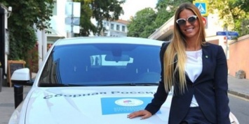 Пловчиха Ефимова продает "олимпийский" BMW
