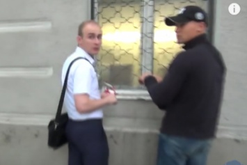 Одесские общественники "спалили" пьяного полицейского (ВИДЕО)