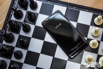 Очень красивый смартфон Vivo X7 Obsidian Black