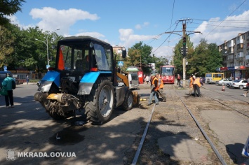 В Николаеве вовсю ремонтируют трамвайные переезды