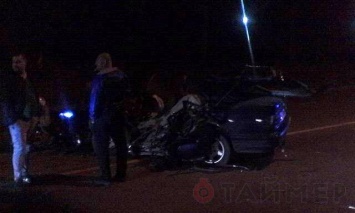 Смертельный обгон: на въезде в Ильичевск водитель BMW разбился о грузовик