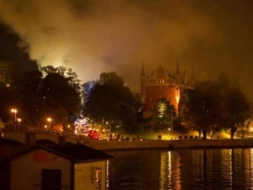 В Стокгольме вспыхнуло здание Королевского института искусств
