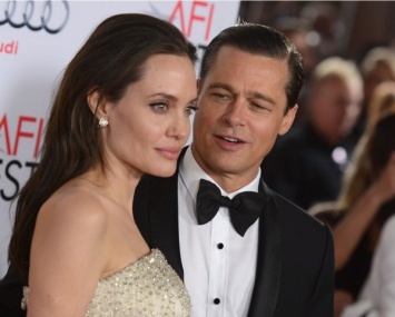 Социальные сети с юмором отнеслись к разводу Питта и Джоли