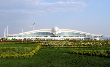 В Туркменистане открыли аэропорт в форме сокола. И он поражает воображение!