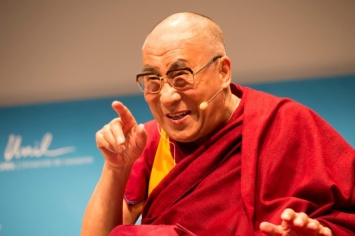 Далай-лама про разрыв Питта и Джоли: Брак - это подготовка к разводу
