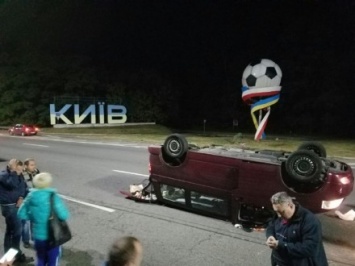 ДТП под Киевом: BMW протаранил микроавтобус с пассажирами