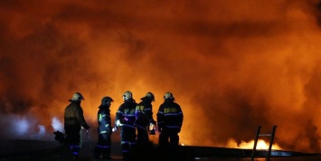 В Москве во время большого пожара на складе, погибли сотрудники МЧС РФ