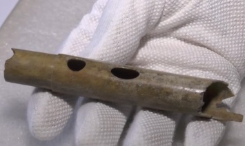 Ученые в Крыму раскопали древнюю флейту античных времен