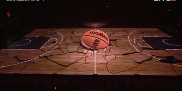 Японцы использовали LED-экраны в качестве баскетбольной площадки