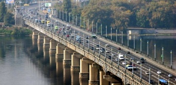 На мосту Патона в Киеве начинается ремонт