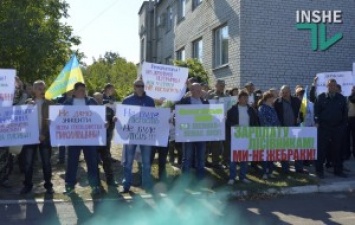 В Николаеве лесники вышли на пикет, требуя финансирования, и пригрозили Президенту Украины крайними мерами