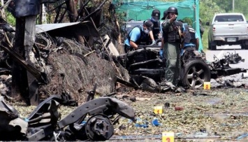 В Таиланде при взрыве дорожной бомбы погибли трое полицейских