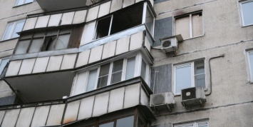 Москвич выпал с 5 этажа пытаясь справить нужду на прохожих