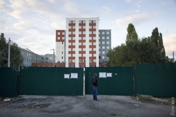 С видом на кладбище: часть подразделений мэрии Одессы переедет в бывшее заводоуправление "Краяна"