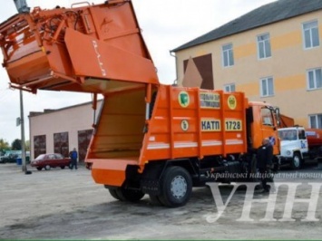 Новую технику для вывоза мусора закупили коммунальщики г. Ровно