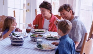 Семейный ужин весьма положительно влияет на здоровье детей