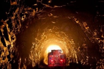 Возгорание метана застало в шахте ш/у "Покровское" 593 человека, всех вывели на поверхность