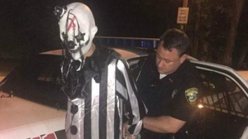 В США полиция арестовала одного из клоунов, которые терроризируют жителей нескольких штатов