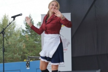 В Павлограде переселенцев кормили венскими сосисками и учили немецким танцам