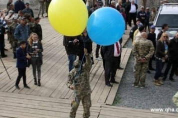 Воздушные шары оккупантам: участники акции на Чонгаре отправили оригинальные письма в Крым