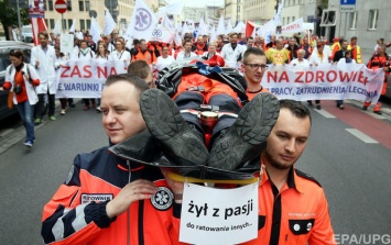 В Польше прошел масштабный митинг протеста - за демократию и зарплаты