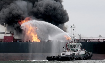 В Мексиканском заливе произошел пожар на нефтяном танкере, экипаж эвакуирован