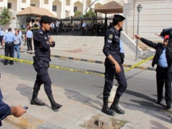 Семья убитого в Иордании писателя возлагает ответственность на правительство