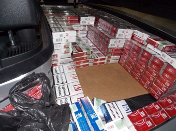 В Закарпатской обл. гражданин Германии пытался вывезти из Украины почти тысячу пачек сигарет