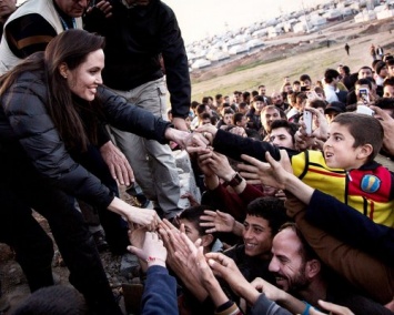 СМИ: Анджелина Джоли развелась с Питтом из-за работы в ООН