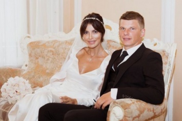 Жена Аршавина продает свадебное платье за 220 тысяч рублей