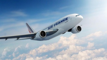 Экипаж Air France слил топливо над Парижем