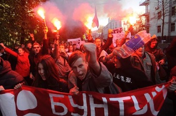 Власти Украины урезают стипендии и пытаются погасить угрозу студенческих бунтов