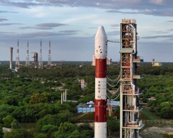 Индия успешно запустила на Орбиту ракету с 8-ю спутниками