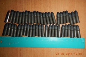Украинец пытался провезти в Крым боеприпасы в бардачке автомобиля (ФОТО)