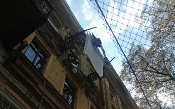 Мэр: возможная причина обрушения балкона на Коблевской - землетрясение