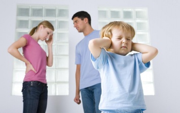 Ученые: Развод родителей способен вызвать психологическую травму у ребенка