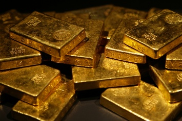 В мусорном ящике в Бангладеш нашли десяток слитков золота