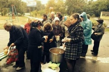 В Бердянске общественная организация продолжает кормить нуждающихся горожан