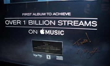 Альбом Дрейка «Views» стал первым в истории Apple Music, который прослушали более 1 миллиарда раз