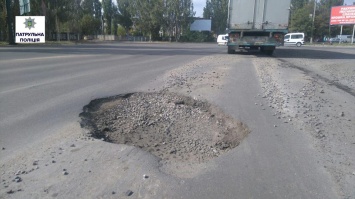 В патрульной полиции предупредили водителей об опасных выбоинах на дорогах Николаева