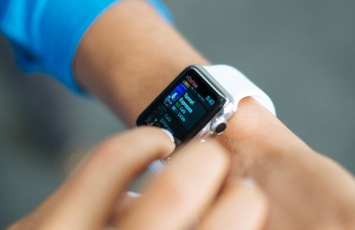 Компании в США стали бесплатно выдавать сотрудникам Apple Watch