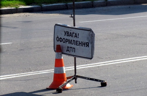 В центре Киева девушка на авто без документов врезалась в машину иностранца