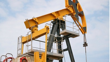 Нефть слабо подорожала на данных о снижении запасов сырья в США