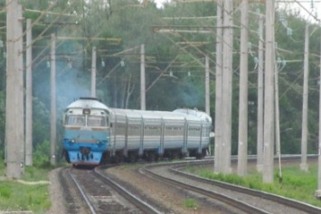 Укрзализница пока не будет отменять пригородные поезда