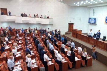 "Бедный" мэр Днепра и его заместители: депутаты решили морально поддержать руководителей города