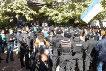 В Одессе судят зама Скорика: под стенами суда жарко (ФОТО)