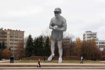 Как бы выглядела площадь Свободы если бы на ней вместо памятника Ленину стоял