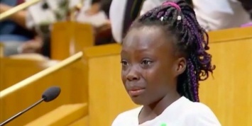 Юная американка произнесла трогательную речь о трагедии в Шарлотт (видео)